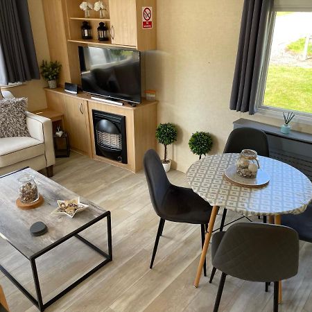 Percy Wood Lodge With Hot Tub Near Alnwick Swarland Exterior foto